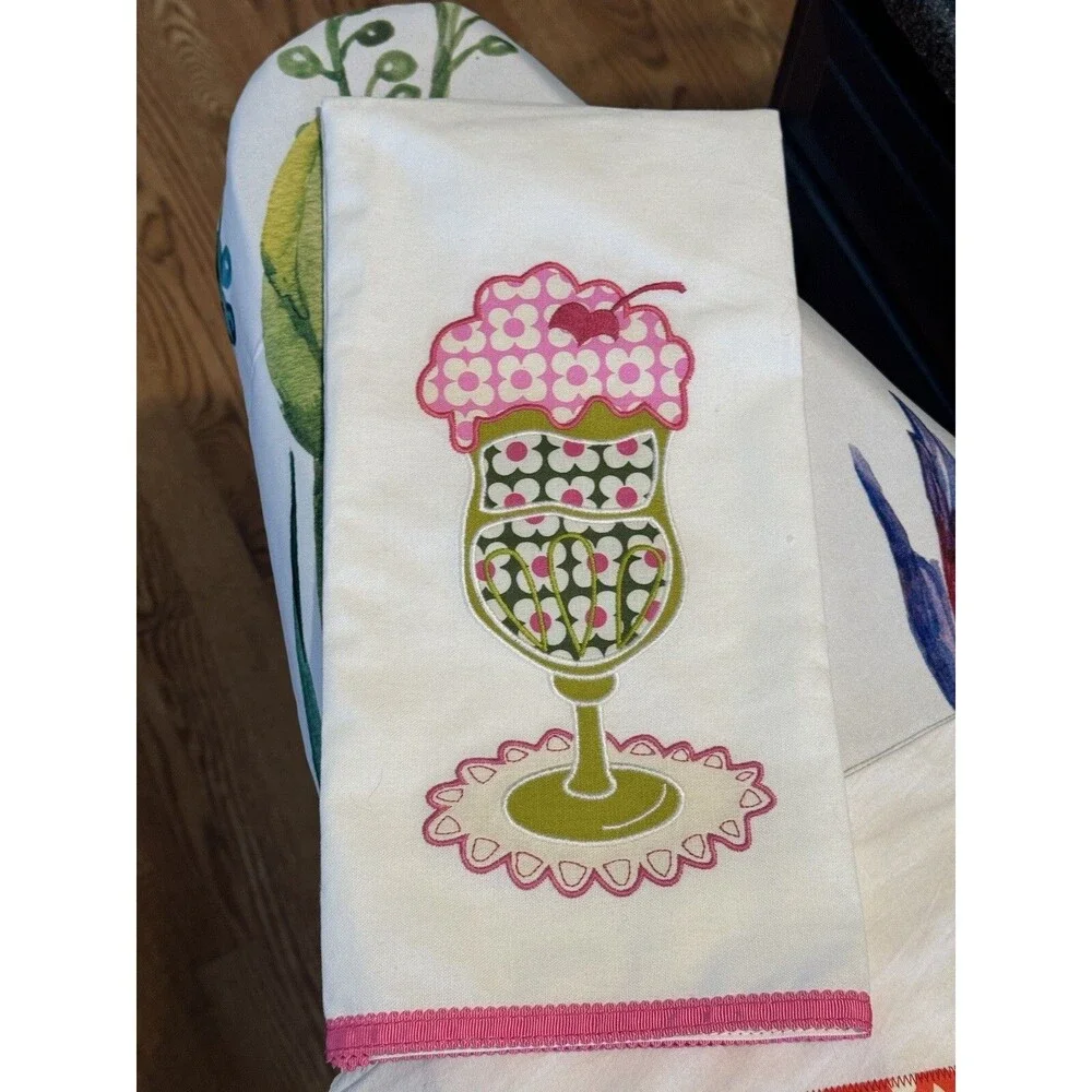 Vera Bradley Tea Towel in Olivia Pink #13303-146 Sundae Very Good Shape